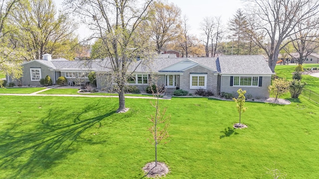 30 Holman Rd, Moberly, MO 65270 - ranch-style house with a front yard and fence