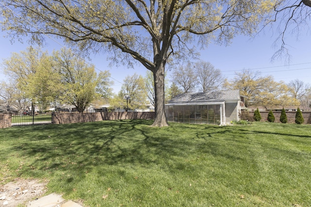 30 Holman Rd, Moberly, MO 65270 - view of yard featuring an outdoor structure and fence