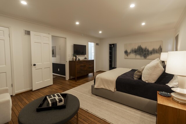 bedroom featuring crown molding, hardwood / wood-style floors, recessed lighting, and baseboards