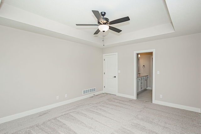 709 Sagemoor Dr, Columbia, MO 65201 - spare room with a raised ceiling, visible vents, a ceiling fan, light carpet, and baseboards