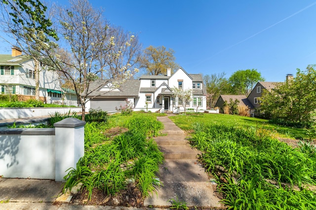 view of front of home featuring a gambrel roof