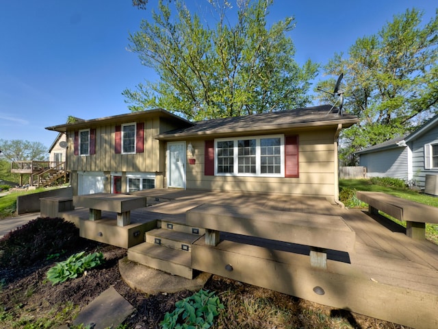 302 Park Rd, Fayette, MO 65248 - tri-level home with central AC and a deck