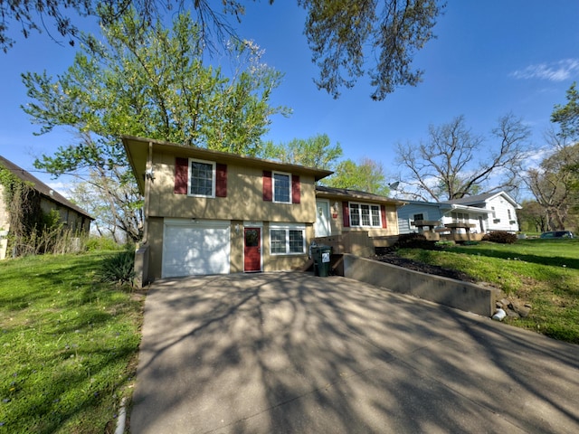 302 Park Rd, Fayette, MO 65248 - split level home featuring an attached garage, driveway, and a front yard