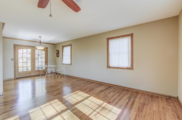 302 Park Rd, Fayette, MO 65248 - spare room with baseboards, light wood-style flooring, visible vents, and ceiling fan