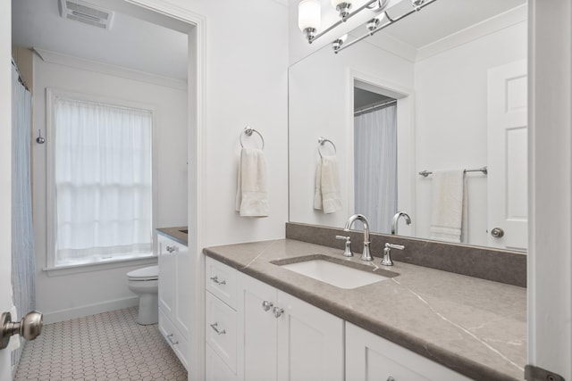 full bathroom featuring toilet, crown molding, visible vents, and vanity