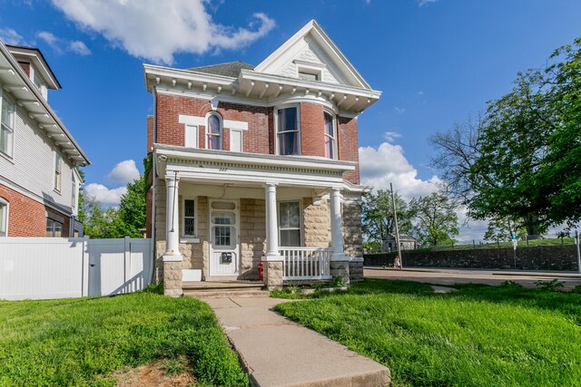 327 Ash St, Jefferson City, MO 65101 - photo 1