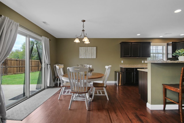 dining room with dark wood-style floors, recessed lighting, visible vents, and baseboards