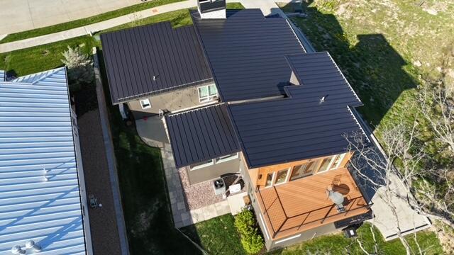 aerial view of property and surrounding area