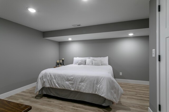 bedroom with visible vents, recessed lighting, light wood-style floors, and baseboards