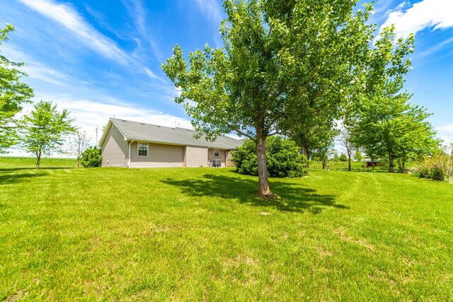 12421 Lang Rd, Boonville, MO 65233 - view of grassy yard