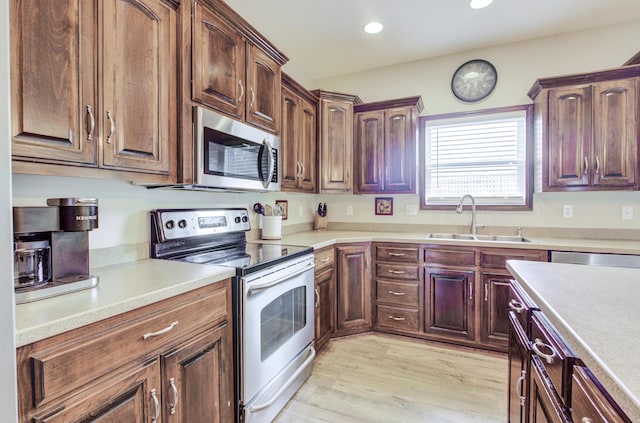 1600 Andretti Cir, Columbia, MO 65201 - kitchen featuring appliances with stainless steel finishes, a sink, light countertops, light wood-style floors, and recessed lighting