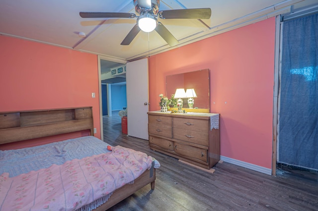 bedroom featuring dark wood-style flooring, baseboards, and a ceiling fan