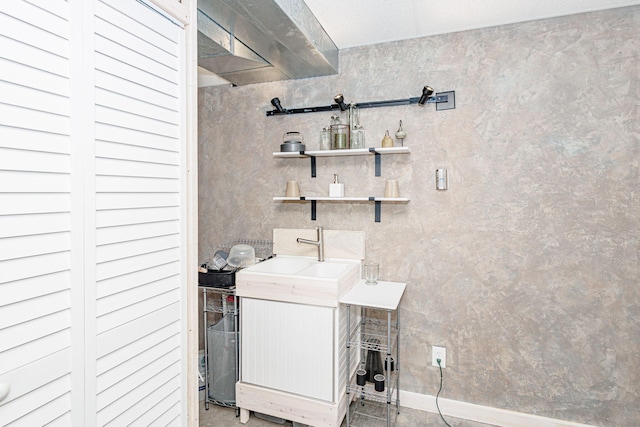 3005 Meghann Dr, Columbia, MO 65203 - clothes washing area featuring a sink