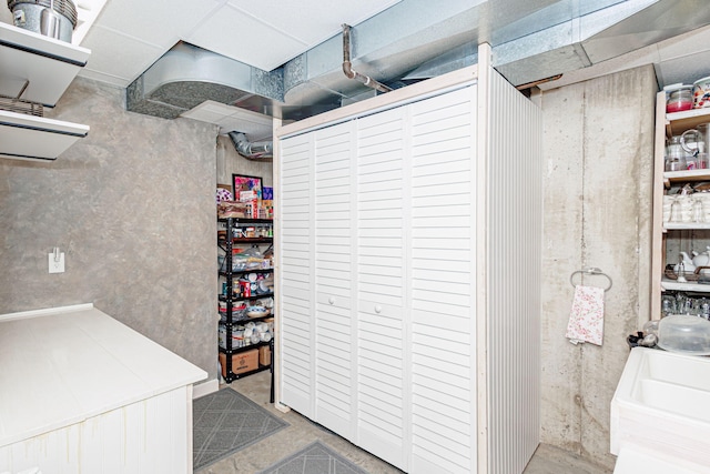 3005 Meghann Dr, Columbia, MO 65203 - finished basement featuring a sink