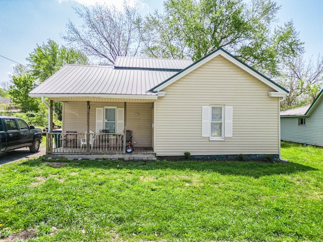 502 Hackberry, Fayette, MO 65248 - view of front facade with metal roof, a porch, and a front lawn