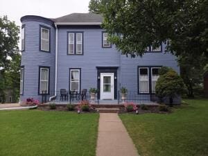 825 4th St, Boonville, MO 65233