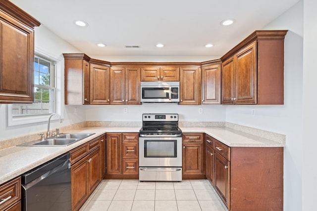 kitchen with a sink, light countertops, stainless steel appliances, recessed lighting, and visible vents