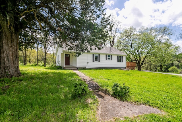 5435 N Creasy Springs Rd, Columbia, MO 65202 - ranch-style house featuring a front yard