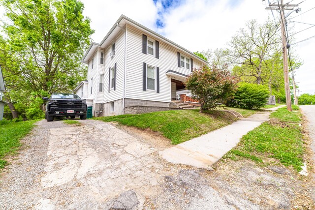 207 Lucky St, Fayette, MO 65248 - view of front of property with a porch