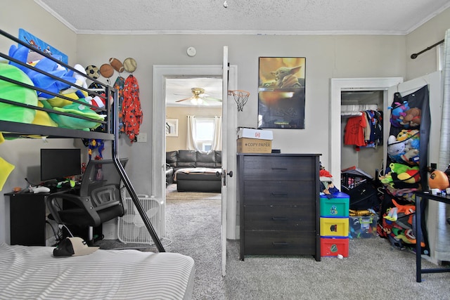 512 Monroe Ave, Moberly, MO 65270 - bedroom featuring carpet, ornamental molding, and a textured ceiling