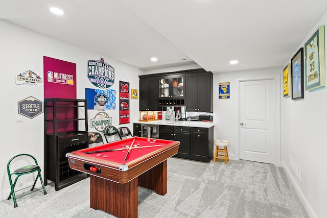 game room featuring bar with sink, light colored carpet, billiards, recessed lighting, and baseboards
