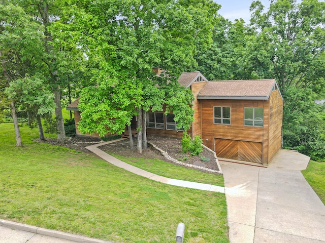 2036 Wendemere Ct, Jefferson City, MO 65109 - view of front of home featuring concrete driveway, an attached garage, a front lawn, and roof with shingles