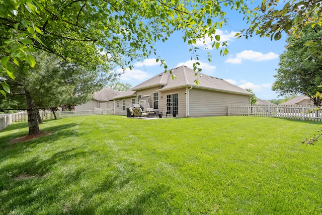 view of yard featuring a patio area