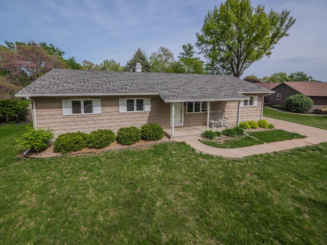 ranch-style home featuring a front yard and covered porch