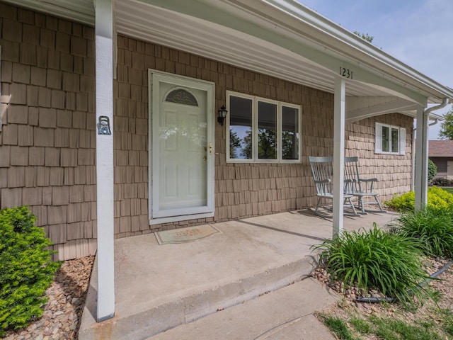 entrance to property featuring a porch