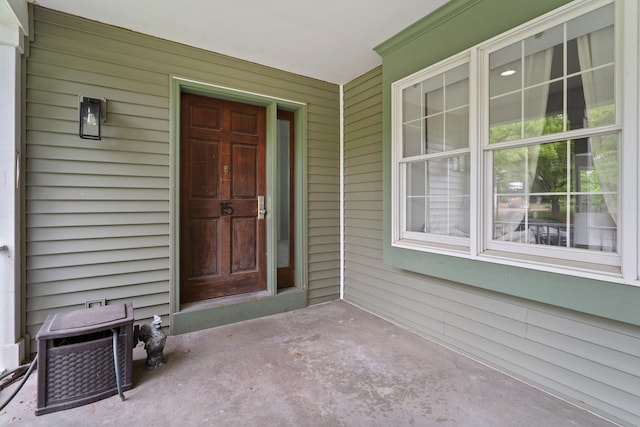 doorway to property featuring a porch