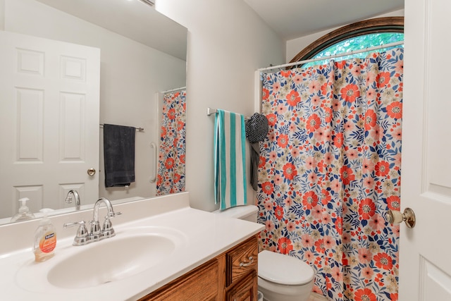 2105 Oak Point Ct, Columbia, MO 65203 - bathroom featuring vanity, toilet, and a shower with curtain