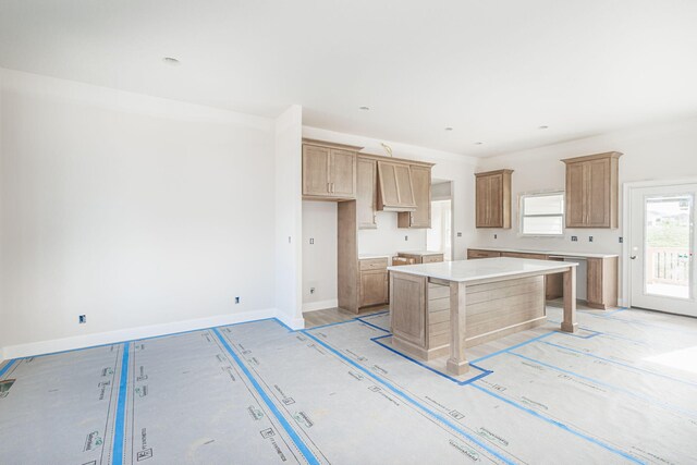 4725 Stayton Ferry Cir, Columbia, MO 65201 - kitchen with a kitchen island and baseboards