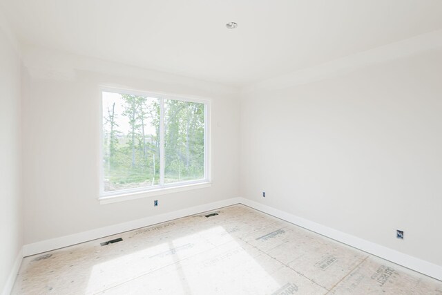4725 Stayton Ferry Cir, Columbia, MO 65201 - unfurnished room featuring plenty of natural light and baseboards