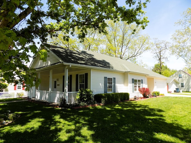 320 S Jefferson St, Centralia, MO 65240 - view of front facade with covered porch, a front lawn, an attached garage, and concrete driveway