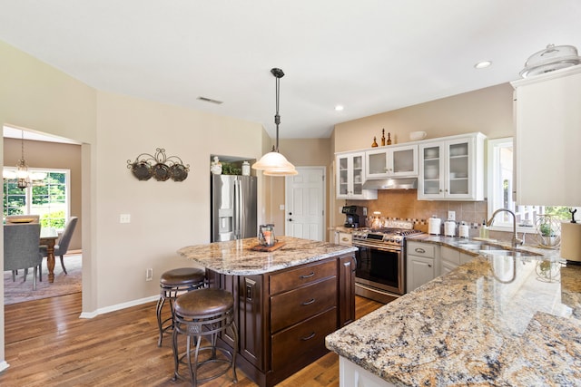 4700 E Deer Noll Rd, Columbia, MO 65201 - kitchen featuring stainless steel appliances, a sink, wood finished floors, white cabinets, and recessed lighting