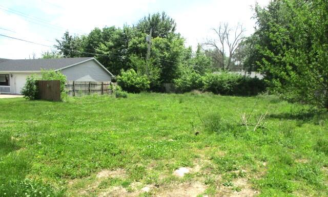 308 Wright Ct, Centralia, MO 65240