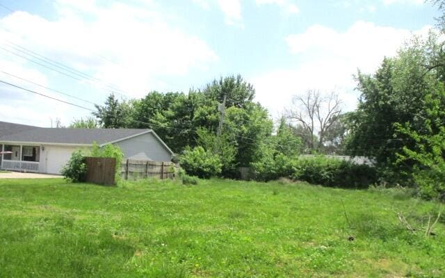 308 Wright Ct, Centralia, MO 65240