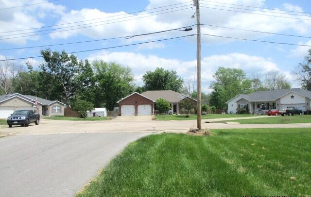 308 Wright Ct, Centralia, MO 65240