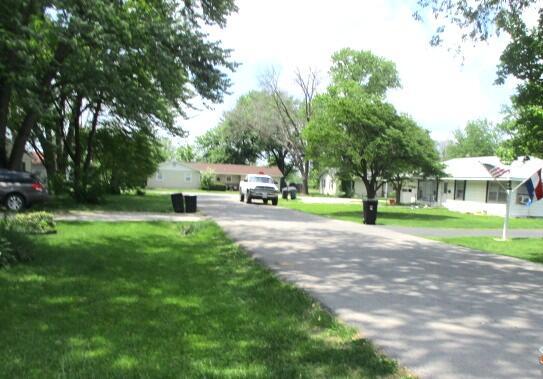 308 Wright Ct, Centralia, MO 65240