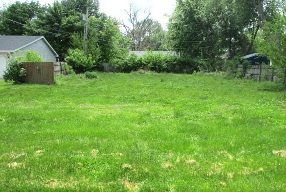 308 Wright Ct, Centralia, MO 65240