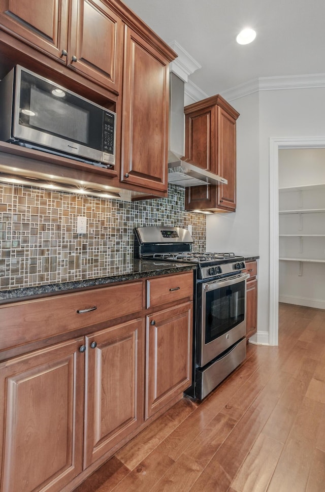 5300 Perche Pointe Pl, Columbia, MO 65203 - kitchen with appliances with stainless steel finishes, crown molding, light wood finished floors, dark stone counters, and backsplash