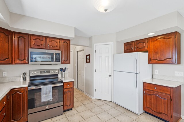 3605 Scottson Way, Columbia, MO 65203 - kitchen with appliances with stainless steel finishes, light countertops, and light tile patterned flooring