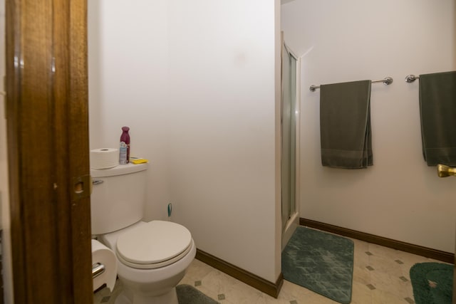 705 Redwood Dr, Ashland, MO 65010 - bathroom featuring toilet, a shower with shower door, tile patterned floors, and baseboards