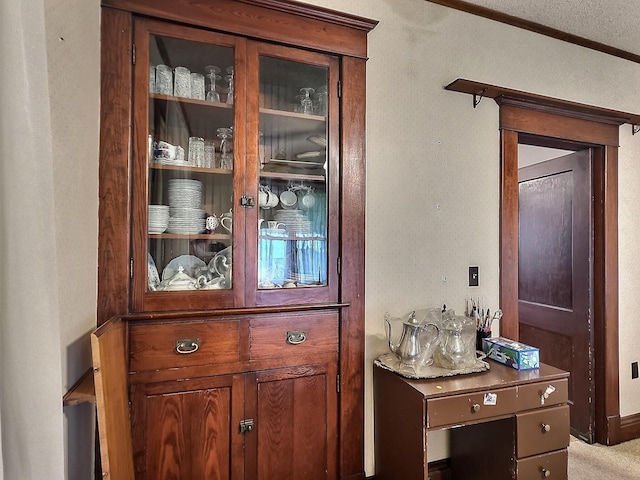 437 N Porter St, Slater, MO 65349 - detailed view of ornamental molding, carpet, and wallpapered walls