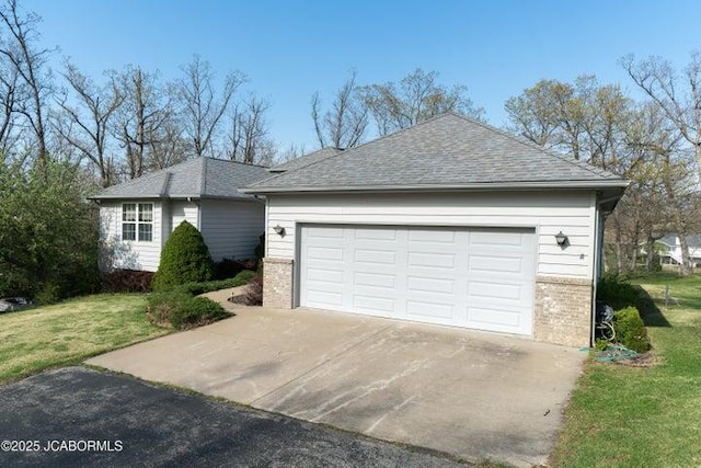 view of front of property featuring brick siding, a front lawn, and an attached garage