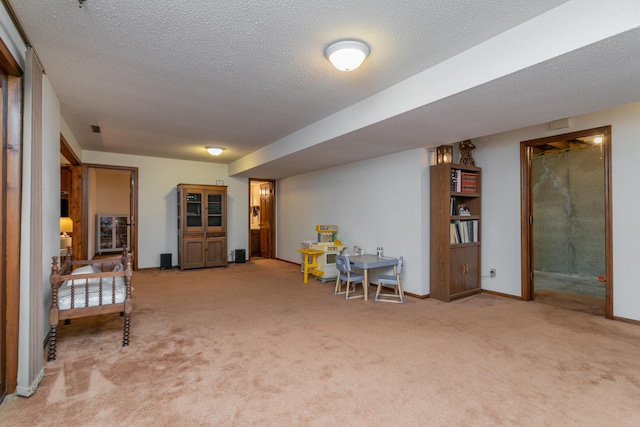2512 Cimarron Dr, Columbia, MO 65203 - living area featuring carpet, a textured ceiling, and baseboards