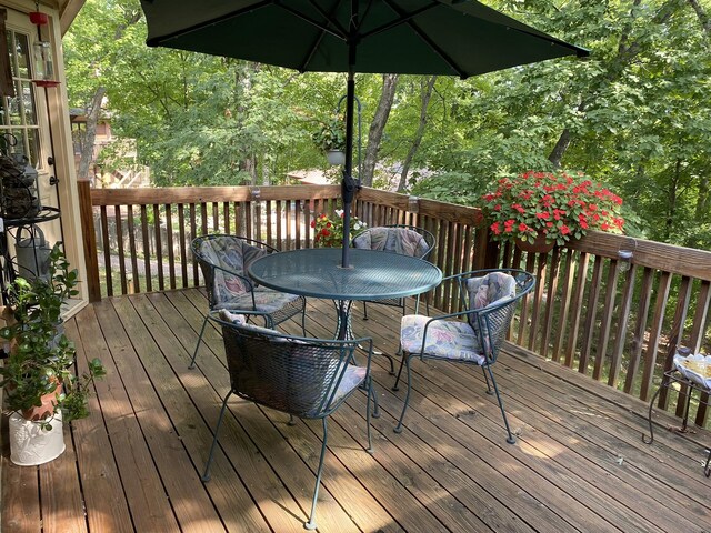 2512 Cimarron Dr, Columbia, MO 65203 - deck featuring outdoor dining space