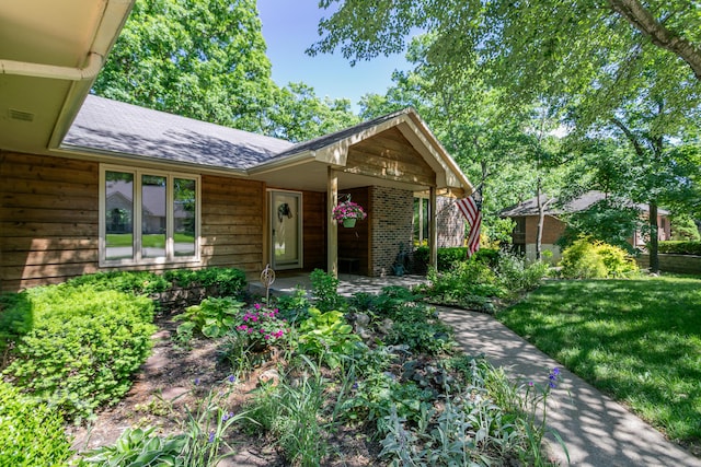 2512 Cimarron Dr, Columbia, MO 65203 - view of front facade with roof with shingles and a front lawn