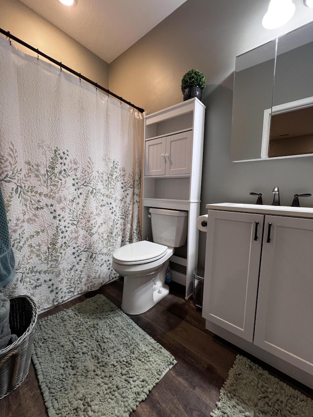 5100 E Dunbar Ln, Centralia, MO 65240 - full bathroom with toilet, wood finished floors, vanity, and curtained shower