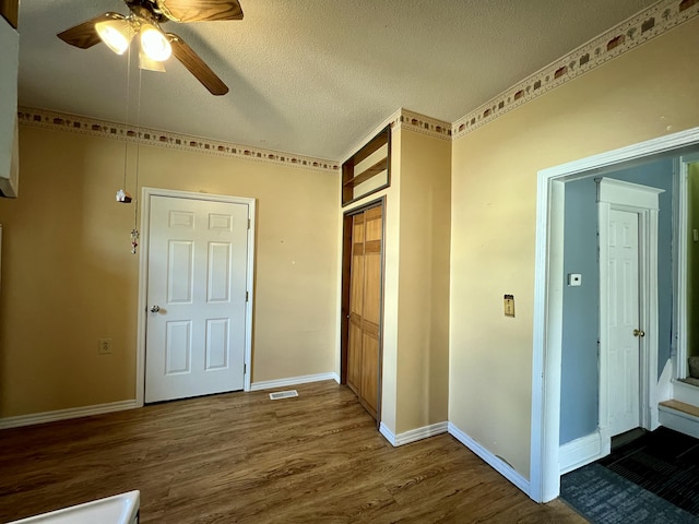 112 W 6th St, Fulton, MO 65251 - unfurnished bedroom featuring wood finished floors, a textured ceiling, a closet, ceiling fan, and baseboards